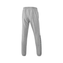 Erima Jogginghose Essential Team Sweathose (weicher Baumwollmix, Reißverschlusstaschen) Hellgrau Herren 5 Erima Jogginghose Essential Team Sweathose (weicher Baumwollmix, Reißverschlusstaschen) Hellgrau Herren -Tennis Meister Erima Essential Team Hose 2102203 3 600x600 1