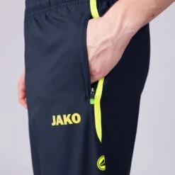 JAKO Präsentationshose Allround (Polyester, Beinabschluss Mit Ripp) Lang Marineblau/gelb Herren -Tennis Meister JAKO Praesentationshose Allround 6589 904 4 1020x1020 1