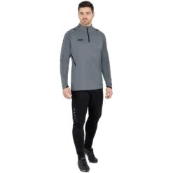 JAKO Langarmshirt Ziptop Challenge - Fleece-Innenseite, Zip-Reissverschluss - Grau Herren 15 JAKO Langarmshirt Ziptop Challenge - Fleece-Innenseite, Zip-Reissverschluss - Grau Herren -Tennis Meister Jako Langarmshirt Challenge 8621 841 6 1200x1200 1